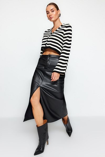 Trendyol Collection Schwarzer Schlitz Kunstleder High Waist Maxi Strickrock TWOAW24ET00198
