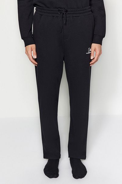 Trendyol Collection Μαύρο κανονικό/κανονικό κομμένο φουσκωτό τύπωμα εσωτερικά φλις/ζεστό παντελόνι φούτερ με ανοιχτό πόδι TMNAW24EA00012