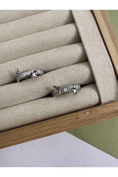 ringbox Baguette Stone Butterfly Detailed Silver Color Ring