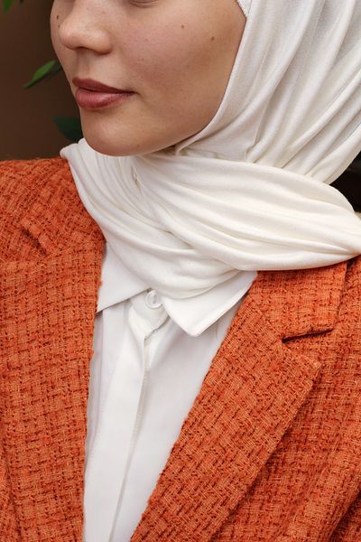 SpecialScarf Hijab Fashion Viskose Combed Swall 220 Grams Size 70*180 Broken White Color
