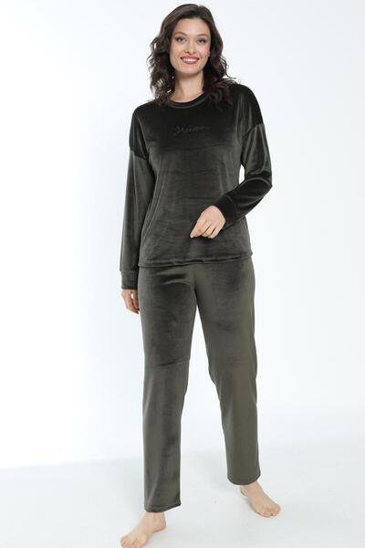 Estiva Women's Winter Dreamer Written Soft Velvet Pajama Set