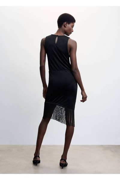 MANGO Woman Asymetrické šaty se střapcem