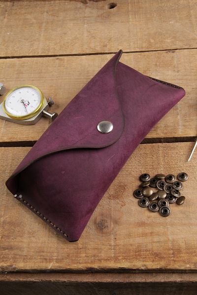 New Coast Leather 1900's Калъф за очила от 100% ръчно изработена и естествена кожа в лилаво