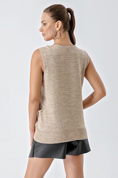 CHUBA Women's V-Neck Comfortable Fit Double Pocket Asymmetrical Stitching Detailed Knitwear Sweater Beige 24W118