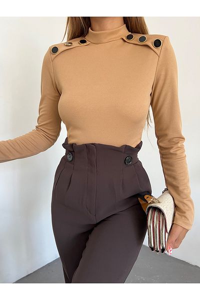 Fav Style Γυναικεία μπλούζα με μακρυμάνικη λαιμόκοψη με κουμπιά ώμους Camel