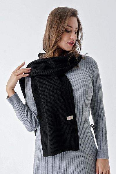 CHUBA Eșarfă detaliată din tricot cu panouri moale pentru femei, neagră 24W1321