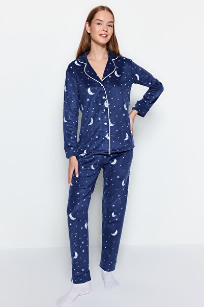 Trendyol Collection Sötétkék Hold mintás polár téli kötött pizsama szett THMAW22PT0362
