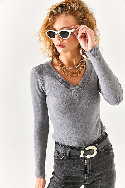 Olalook Dámská šedá halenka s výstřihem do V a tlustým páskem BLZ-19002387