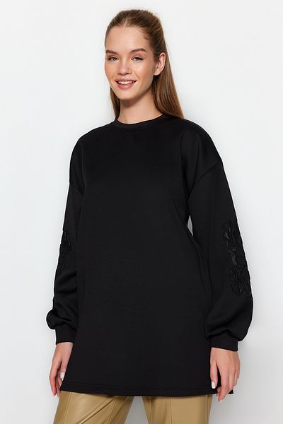 Trendyol Modest Czarna bluza z dzianiny Scuba z haftem TCTSS23UK00042