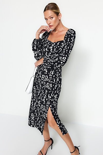 Trendyol Collection Černé geometrické vzorované rovné střihové detaily rozparku tkané šaty z viskózy TWOAW24EL00865