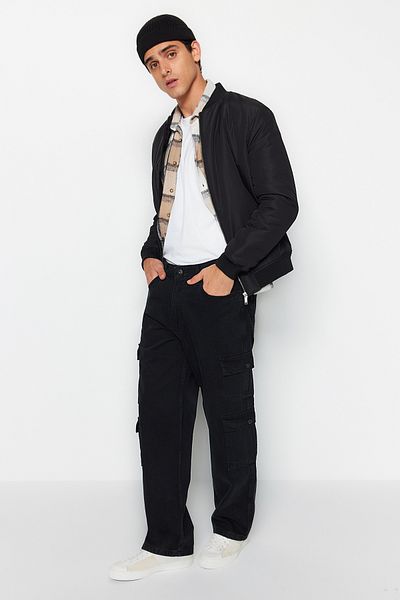 Trendyol Collection Schwarze Wide-Fit-Jeans mit Cargotaschen, lockere Jeans TMNAW24JE00026