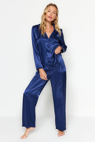 Trendyol Collection Sötétkék szatén ing-nadrág szőtt pizsama szett THMAW24PT00026