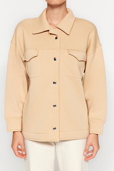 Trendyol Collection Bézs túlméretezett/széles szabású zsebes és gombos pólógallér vastag polár belül kötött dzseki TWOAW24CE00000