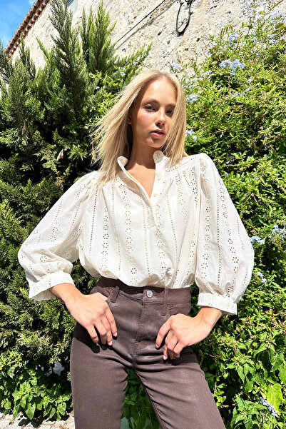 Trend Alaçatı Stili Damen-Vanilla-Webbluse mit vollem Kragen und Muschelmuster und versteckter Knopfleiste ALC-X10904