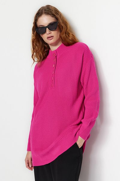 Trendyol Modest Λεπτομερές άνετο πλεκτό πουλόβερ με ροζ κουμπί TCTAW24AK00185