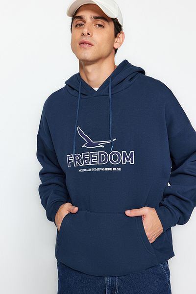 Trendyol Collection Indigo vyšívaná fleecová mikina s kapucí – oversize, teplá TMNAW24sw00075