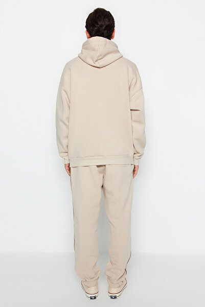 Trendyol Collection Sweatshirt-Trainingsanzug-Set mit Kapuze und Stickerei-Detail – TMNAW24EM00000
