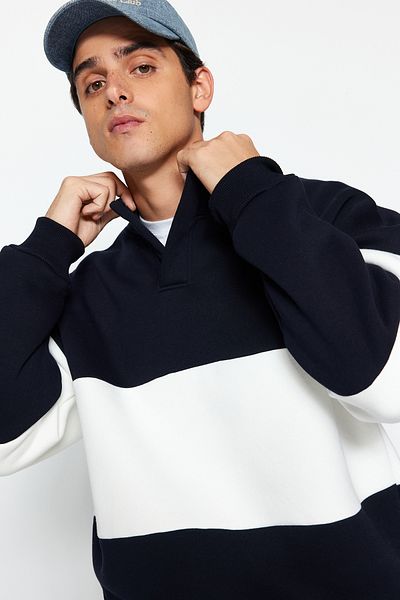 Trendyol Collection Marineblaues, übergroßes Pullover mit Farbblockdesign, Stehkragen, Fleece TMNAW24sw00160