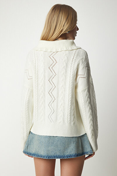 Happiness İstanbul Damen-Strickpullover mit Knochenperlen-Knöpfmotiv BV00108