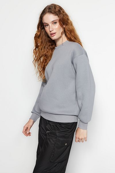 Trendyol Collection Graues, dickes Fleece-Innenfutter, normale Passform, Rundhalsausschnitt, Basic-Sweatshirt aus Strick, TWOAW24SW00101