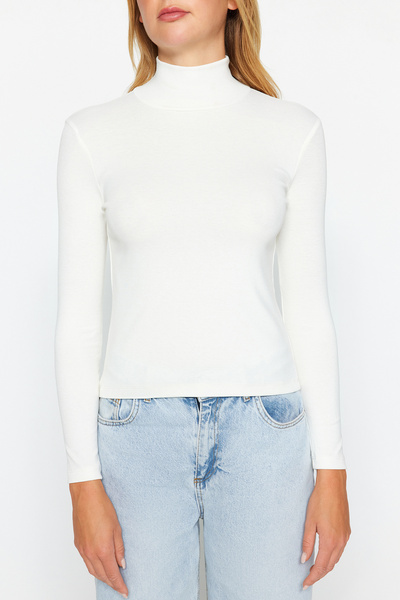 Trendyol Collection Ecru Premium Soft Fabric Turtleneck Fitted Stretchy Knitted Blouse TWOAW24BZ00119