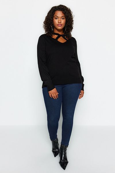 Trendyol Curve Black Window/Cut Out Detailed Knitwear Sweater TBBAW24AN00061