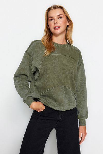 Trendyol Collection Khakifarbenes, dickes Fleece-Sweatshirt mit Antik-/Blasseffekt und Oversize-/Weitschnitt, TWOAW24SW00193