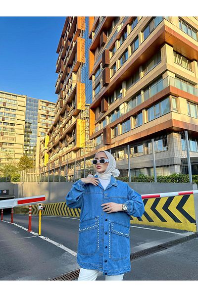 lurex moda JACHETA DE JEANS CU DETALIU DE PIATRA CU BUZUUNAR IN cruce