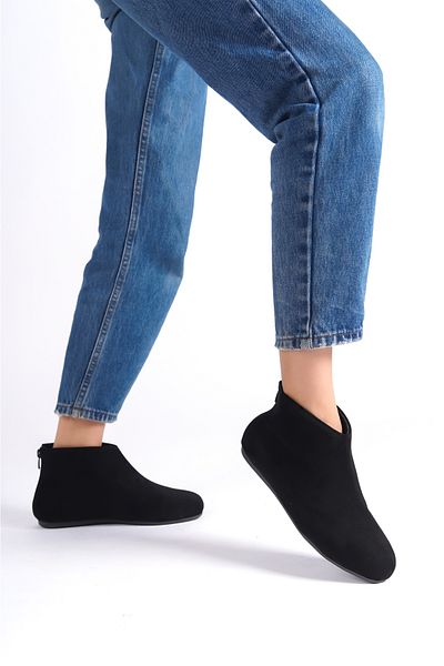 Moda Değirmeni Kurze, flache Damenstiefel aus schwarzem Wildleder mit Reißverschluss BG1176-116-0001