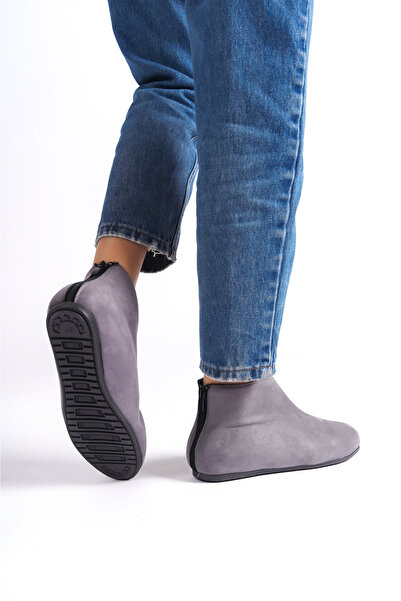 Moda Değirmeni Šedé semišové dámské krátké ploché kozačky na zip BG1176-116-0001