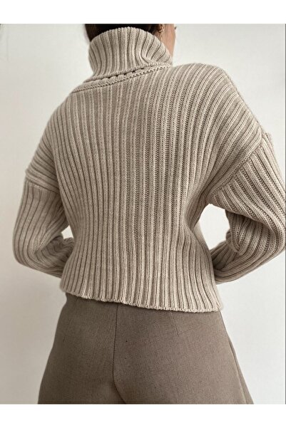 Laluvia High-Top Sweater