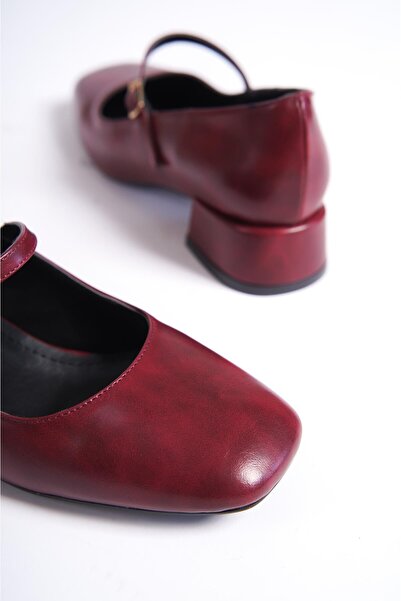 Capone Outfitters Capone Blunt Toe Strapped Low Heel Women's Shoes