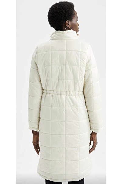 DeFacto Regular Fit Dik Yaka Kapitoneli Cepli Kemerli Uzun Şişme Kışlık Mont