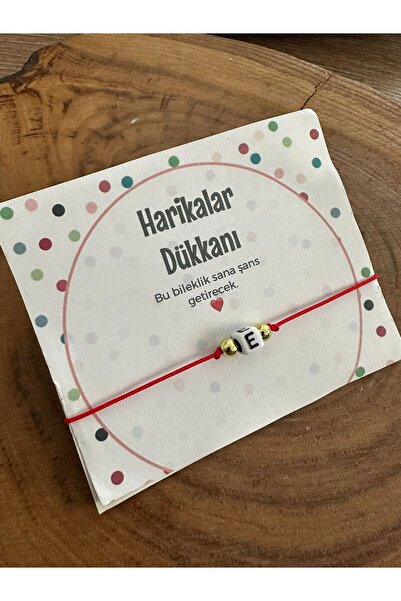 HARİKALAR DÜKKANI سوار لاكي أحمر مع حرف E مع تفاصيل مكرامية
