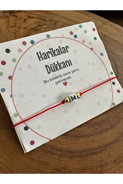 HARİKALAR DÜKKANI سوار لاكي أحمر مع تفاصيل مكرامية حرف M
