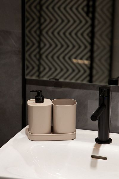 BRAMBLE LIFE Creative 3 Piece Cream Bath Set Liquid Soap Dispenser Toothbrush Holder Sponge Holder Set with Reservoir and Stand