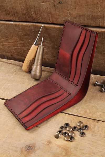 New Coast Leather 1900's Ръчно изработен мъжки портфейл от естествена кожа в червен цвят