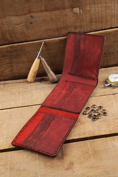 New Coast Leather 1900's Ръчно изработен мъжки портфейл от естествена кожа с множество отделения в червен цвят