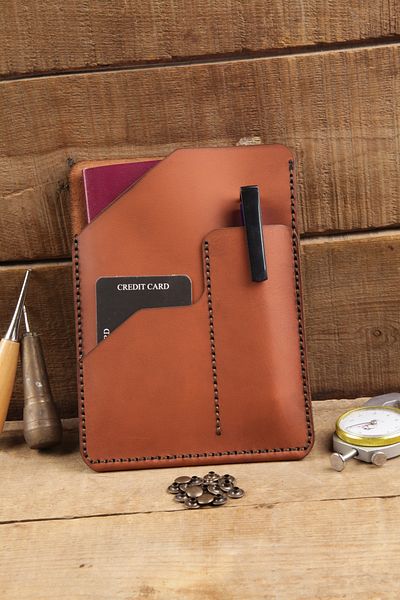 New Coast Leather 1900's Ръчно изработен портфейл за паспорт от естествена и естествена кожа в кафяво