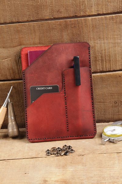 New Coast Leather 1900's Ръчно изработен червен портфейл за паспорт от естествена кожа