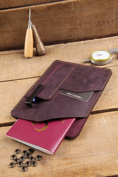 New Coast Leather 1900's Γνήσιο & Πραγματικό Δερμάτινο Χειροποίητο Μωβ Πορτοφόλι Διαβατηρίου