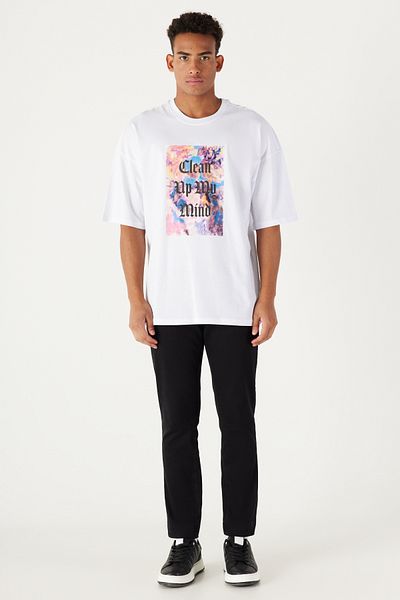 AC&Co / Altınyıldız Classics Weißes, übergroßes, locker geschnittenes, bedrucktes T-Shirt aus 100 % Baumwolle mit Rundhalsausschnitt für Herren
