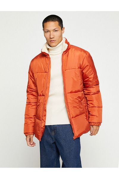 Koton Glänzende Pufferjacke, Stehkragen, Reißverschlusstasche, detailliert, wasserdicht