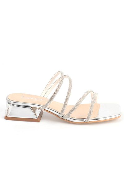 Capone Outfitters Capone Blunt Toe Stone Banded Damen-Hausschuhe mit kurzem Absatz aus Spiegelstoff in Silber