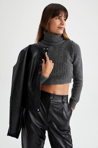 DeFacto Taillierter Rollkragenpullover aus Thessaloniki-Stoff Z1448az22wn