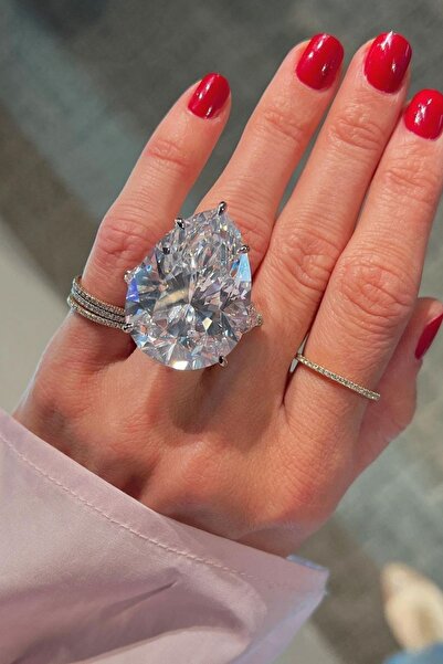 Crystal Diamond Zirconia Işıklı Kutusunda Damla Mega Tektaş Yüzük
