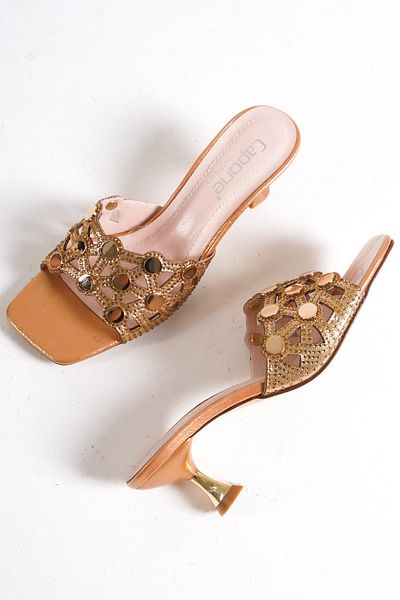 Capone Outfitters Μεταλλικό αξεσουάρ Capone Blunt Toe Γυναικείες παντόφλες με τακούνι κλεψύδρα με τσαλακωμένο λουστρίνι
