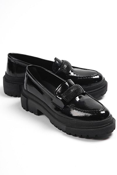 Capone Outfitters Capone Oval Toe Stone Buckle Trac Sole Wrinkled Patent Leather Black Women's Loafer