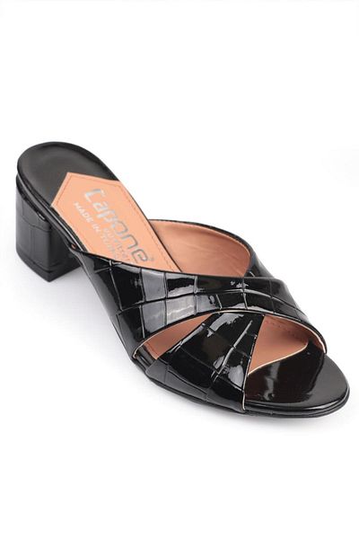Capone Outfitters Capone Taya Cross-Strapped Black Women's Slippers