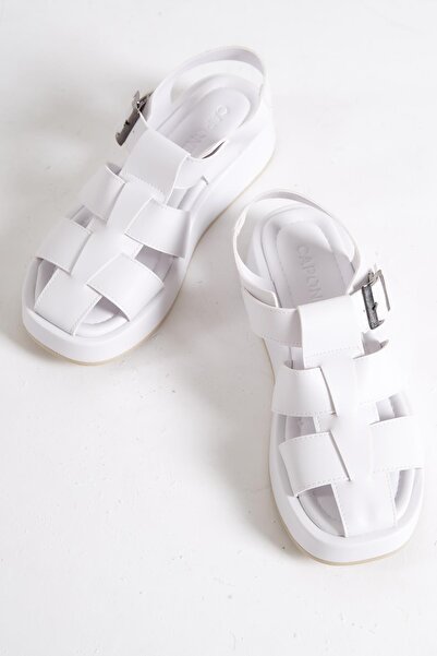 Capone Outfitters Bílé dámské sandály plochého tvaru Capone Gladiator Strappy na klínovém podpatku